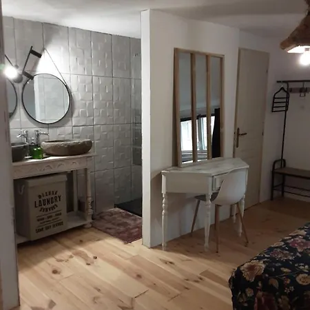 Апартаменты Chambre Au Domaine Du Mont Scolan *