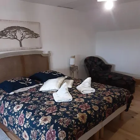 Chambre Au Domaine Du Mont Scolan Апартаменты